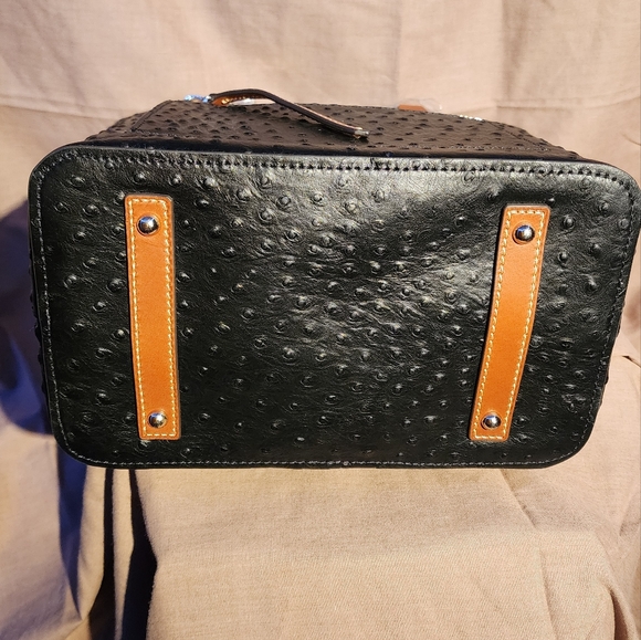 AUTHENTIC Dooney and Bourke Black Ostrich Darla shopper - Picture 6 of 9